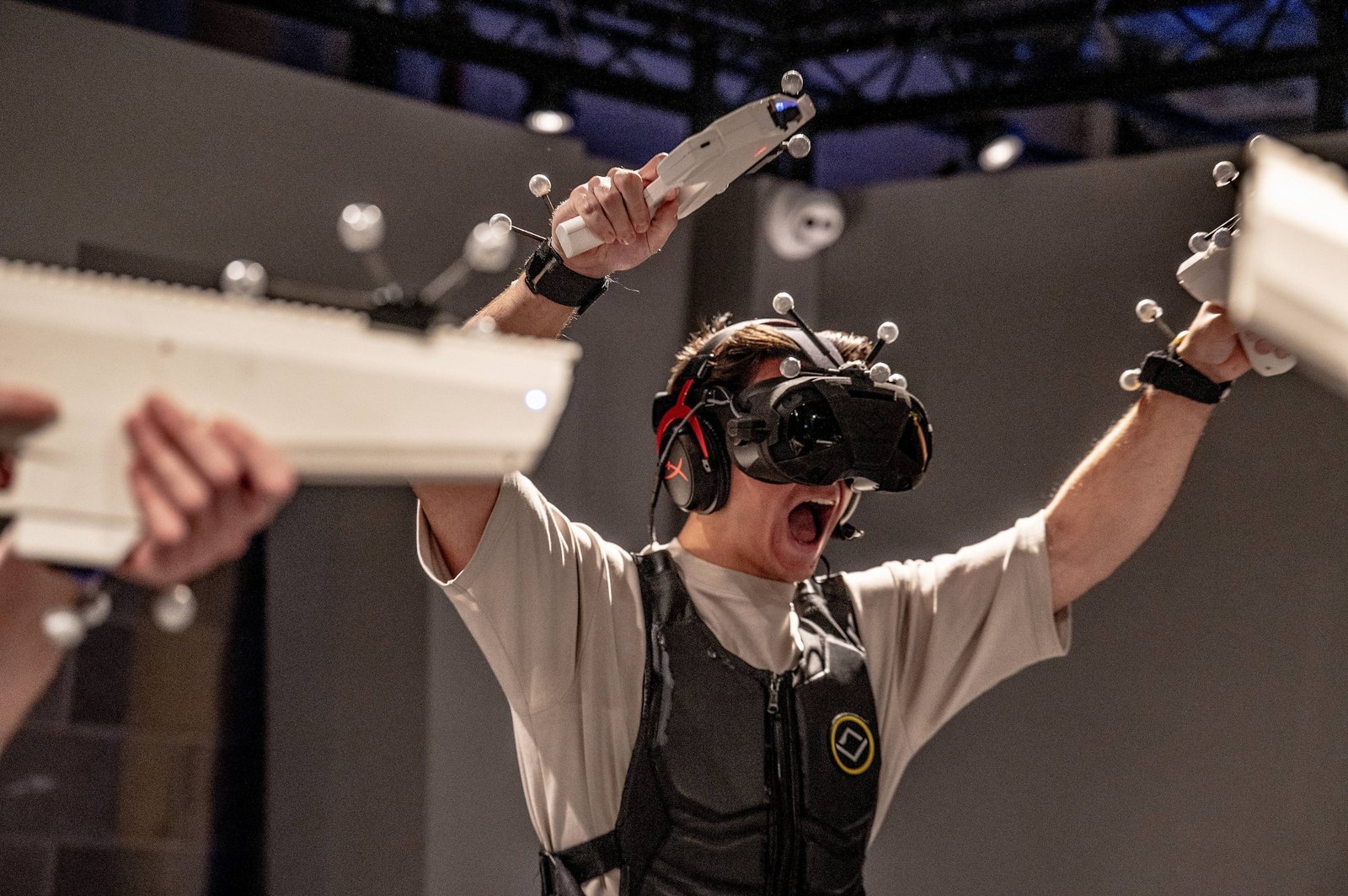 Jugador amb l’equip complet de Sandbox VR